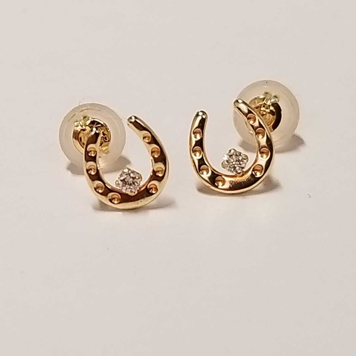 新品 天然ダイアモンド 0 04ct K18馬蹄ピアス ラッキーアイテム