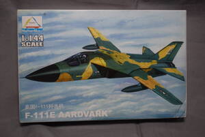 ■珍品1/144　MINIHOBBY ジェネラルダイナミクスF-111Eアードバーク アメリカ空軍U.S.AIRFORCE 海軍NAVY