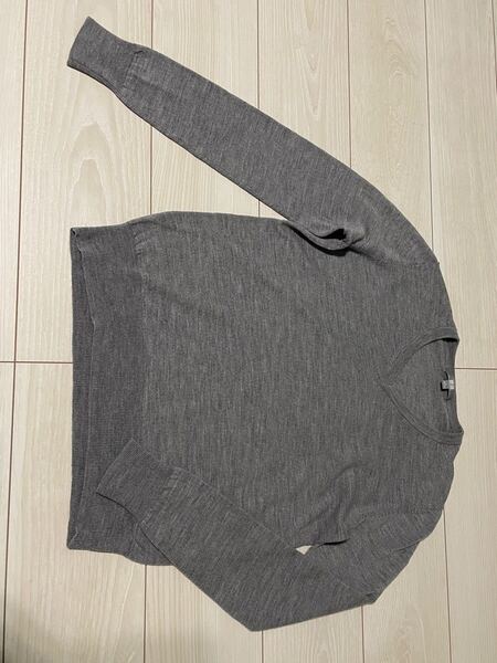 長袖 上品 ウール100% 美品 グレー V字襟 ニット 暖かい 防寒 灰色 通勤通学に 制服のシャツ上に着るベスト代わりにも