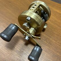 シマノ カルカッタ SHIMANO カルカッタ 200XT リール_画像2