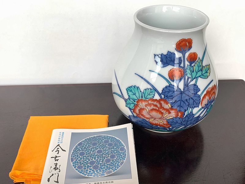 今季一番 色鍋島椿文花瓶 古美術 - アンティーク/コレクション