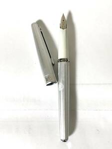 【中古品】プラチナ万年筆 ペン先：細字・金18K-WG ・金属軸シルバー色・PLATINUM