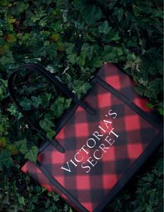 Victoria's Secret Plaid Carryall Toteヴィクトリアズシークレットのトートバッグです。