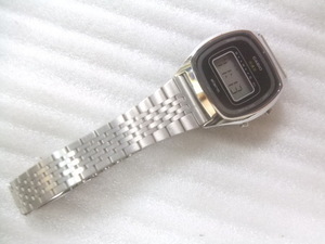 未使用カシオ旧モデルレディースデジタル腕時計純正ベルト付定価8900円動品　M675