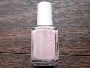 限定レア●essie●661 PINK IS THE LINK　●ピンクリボン限定カラー　新品　　エッシー