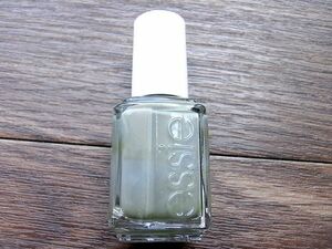 激レア●新品● essie ●731　sew psyched　　● fallコレクション