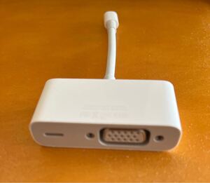 Apple Iightning VGA アダプタ