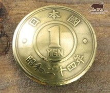 〓コンチョ ネジ式　日本古銭　1円黄銅貨　1YEN面　ボタン 19mm_画像1