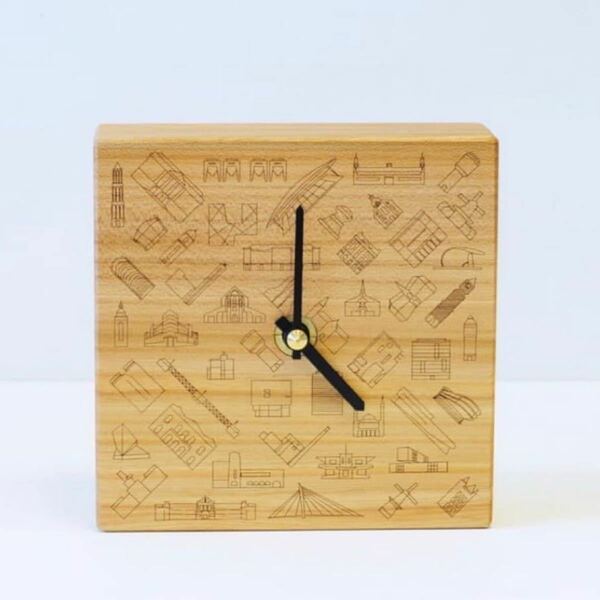 【置き時計】オランダユトレヒトの楓の木使用正方形電池式　オランダ製一点物 木製時計　noest ミッフィー故郷