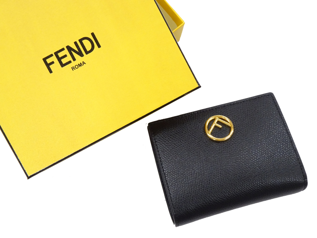 FENDI 二つ折り財布 ロゴ エンボス レザー ブラック 型押し AB 美品
