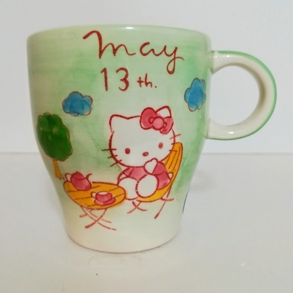 [Sin usar / Tarifa de envío (todas las prefecturas) 510 yenes ~ / 13 de mayo Tauro] Taza de cumpleaños de Hello Kitty pintada a mano KT0513-1, utensilios de té, Taza, Hecho de cerámica