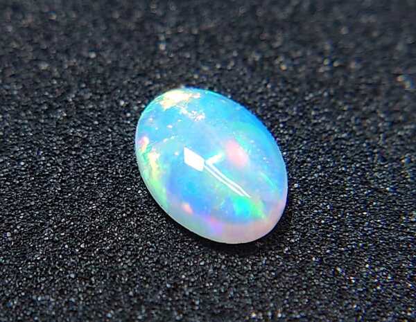 極美品！　オパール　0.48ct オーバル　カボション　ルース（LA-5203）