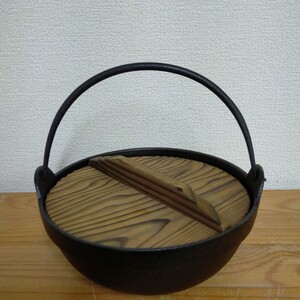 新品!鉄鍋 やまがた 15cm やき杉蓋 昭和レトロ いろり鍋 鉄器 調理器具 鍋 田舎