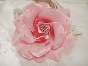 ! new goods corsage hair clip [ high quality / coming-of-age ceremony go in . type graduation ceremony wedding / velour / large flower / flower / rose / rose / Swarovski / pink ]!