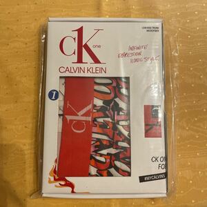 《新品》カルバンクライン、カッコいいトランクス M 赤ピンク白