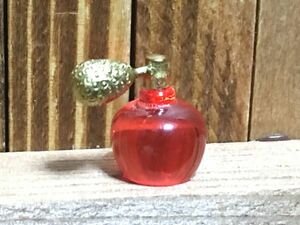 y288◆高級な雰囲気の香水♪◆ ドールハウス 用 ミニチュア 香水 赤 パヒューム 香水瓶 フレグランス Doll House Blythe バービー ブライス