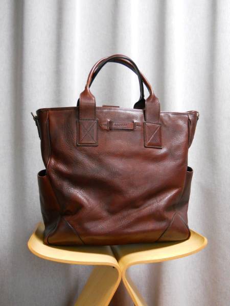 CANALI カナーリ ヴィンテージ風レザーのバッグ