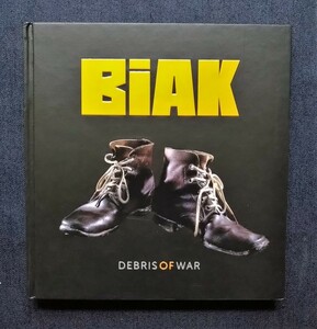 ビアク島の戦い 日本兵・アメリカ兵 戦争 残骸・遺品 洋書 Biak Debris of War 銃弾/戦車/短剣/水筒/硬貨/ポスター