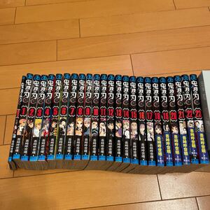値下げ。鬼滅の刃 全巻セット23巻 プラス 劇場版零巻 無限列車編もついてます。 コミック漫画
