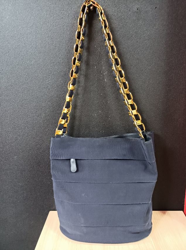 ヤフオク! -フェラガモ バッグ ヴァラ 紺の中古品・新品・未使用品一覧