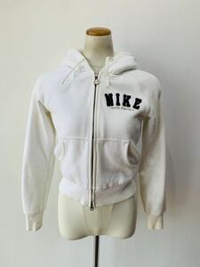 【人気】NIKE/ナイキ　ジップ　パーカー　レディース　M　サイズ　白/ホワイト 　ビッグロゴ　裏起毛　厚手　スポーツ　オシャレ　K1710