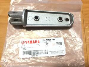 【新品】ヤマハ純正 YBR250 右ステップ 12B-F7461-00　/検索用 フットレスト