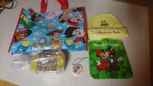 ディズニーグッズ トイ・ストーリーバッグ ミリオンズお弁当箱 くまのプーさんニット帽(子供向け) ミッキーミニーミニタオル