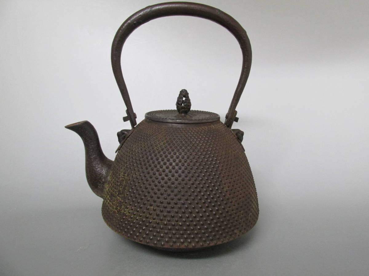 海外ブランド 南部鉄器 『南部盛岡』『三厳堂』刻印の鉄瓶 鉄瓶 - 金属 正規品保障 『南部盛岡』『三厳堂』刻印の鉄瓶 鉄瓶 南部鉄器 金属工芸