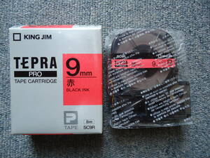 ◆TEPRA PRO テプラテープ SC9R　9mm幅　赤ラベルに黒文字　８ｍ　// 未使用品 //　□送料無料