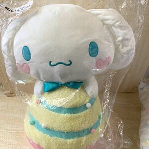 シナモロール　カップケーキ　ぬいぐるみ