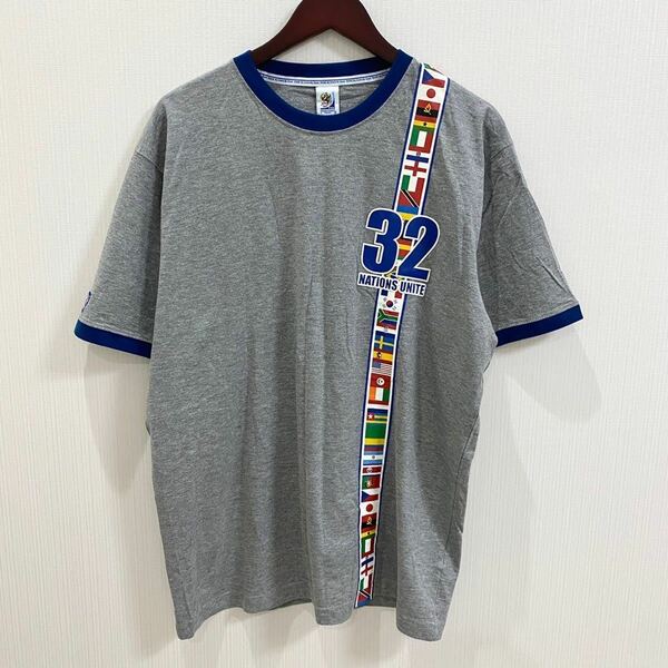 新品 未使用 大きいサイズ FIFA フィファ メンズ Tシャツ グレー Lサイズ ワールドカップ WORLD CUP 32 NATIONS UNITE 南アフリカ 2010