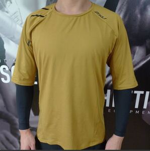 新品未着用 ツータイムズユー 2XU フィットネス 半袖コンプレッションインナー