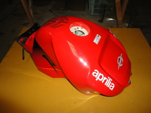  Aprilia aprilia Tuono 1000 TUONO1000 топливный бак топливный насос 