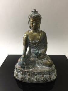 釈迦如来像 金剛佛 チベット佛 仏像 坐像 密教 重さ 約2.6kg 高さ 約31cm 時代物 中国美術 中国古玩 