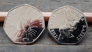 イギリス コイン ビアトリクス・ポター ピーターラビット 2種類セット8g 27mm英国 50ペンスエリザベス女王