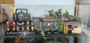 『 田宮の1/16ラジコン戦車 10式戦車のケース 』にピッタリのアクリケース２mm厚♪