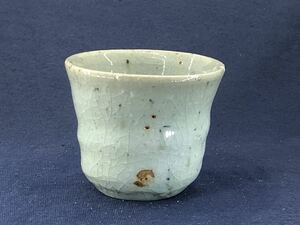 [ heaven .. earth ]. hand sake sake cup white . sake cup blue ash .. sake cup A-231