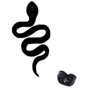 シンプルスネークペアピアス【ブラック】 カワイイヘビが素朴に光る 蛇モチーフ 真鍮 シルバー ハロウィンやイベント、パーティ♪