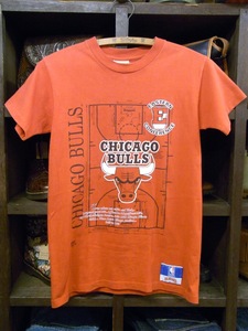 美品 MADE IN USA NUTMEG MILLS CHIKCAGO BULLS NBA COTTON T-SHIRT SIZE M アメリカ製 シカゴ ブルズ 半袖 コットン Tシャツ アメフト