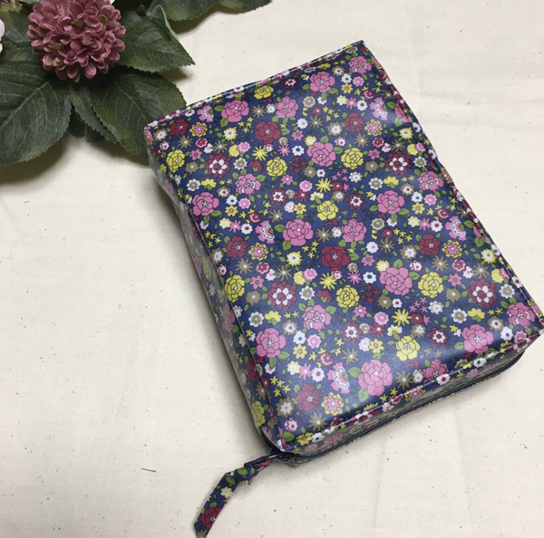 115*2019年改訂版*新世界訳*普通版聖書カバー*青地に小花T*ハンドメイド*シルバーの表紙