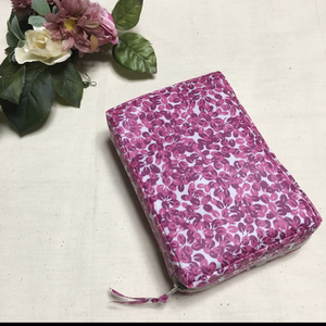 121*2019 year modified . version * new world translation * normal version . paper cover white ground . pink small flower O* hand made * silver. cover 