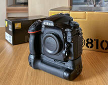 Nikon D810(ボディ）+ MB-D12(マルチパワーバッテリーパック）+ バッテリーEN-EL15(MB-D12用） セット売り 美品 17,126ショット _画像1