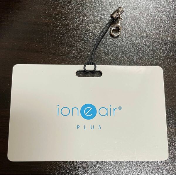 カード型空気清浄機　ione air PLUS イオンエアープラス