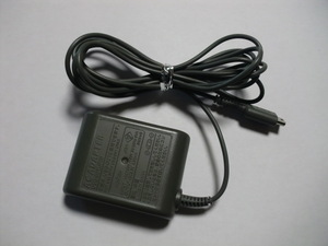任天堂　純正品　ニンテンドー DS lite 用　充電器　ACアダプター　USG-002　NINTENDO　簡易クリーニング・動作確認済み DSlite　電源