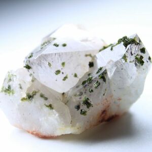 中国、四川省産【水晶ＯＮエピドート６】Quartz、epidote、緑簾石、ミネラル、鉱物、原石、天然石、鉱物屋Rei