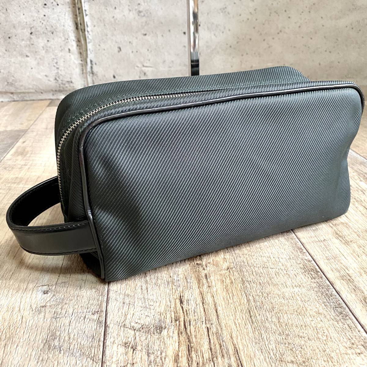 LOUIS VUITTON タイガ バイカル セカンドバッグ 緑 VI0092