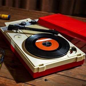 ポータブルレコードプレーヤー 赤白 アナログ １９７０年代 １９８０年代 小型 ミニ 懐かしい