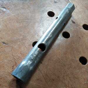 富士重工業　SUBARU 車載工具 整備用工具　プラグレンチ　plug　wrench サイズ表記10-14mm. 全長150.5mm. 傷あり　スバル360 サンバー　R-2