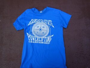 T-shits Tシャツ AZno.140GILDAN MENS SMALL 青　KANSAS 5A STATE2014 POWERLIFTING CHAMPIONSHIP 上着 古着　used ティーシャツ　