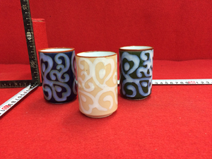 Art hand Auction 昭和复古_蔓藤花纹3色手绘 / 茶杯/3个_0144, 茶具, 茶碗, 其他的